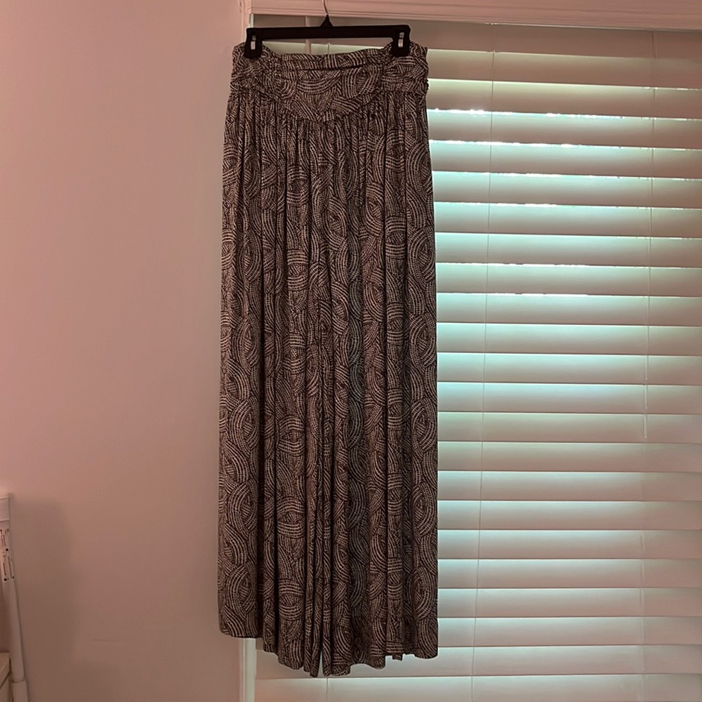 Anthropologie Brand high waisted Wide Leg Flowy Pants, size 6